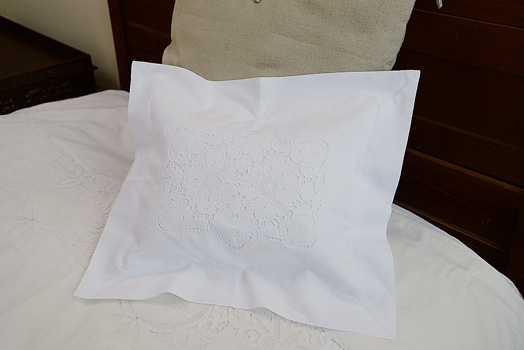 Victorian Hand Embroidered Pillow Sham 2" Flange border. 12"x16"